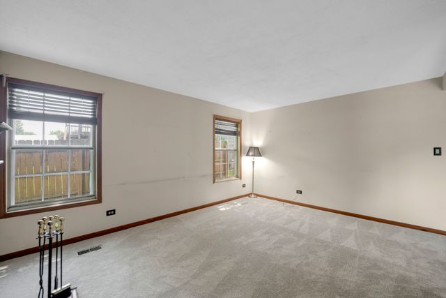 20547 S Frankfort Square Road, Frankfort, IL 60423