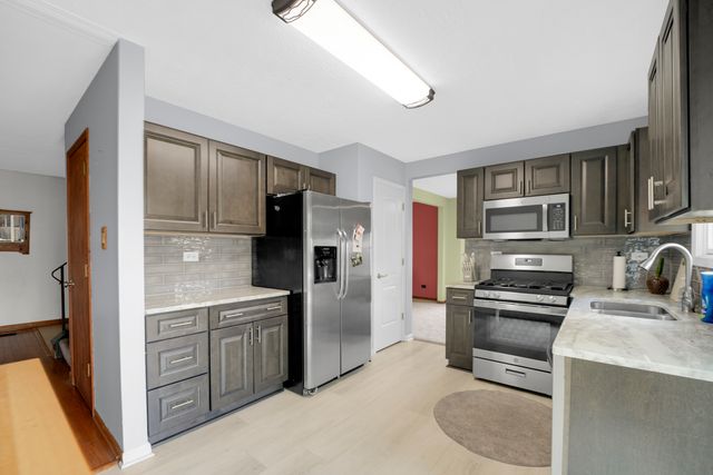 20547 S Frankfort Square Road, Frankfort, IL 60423