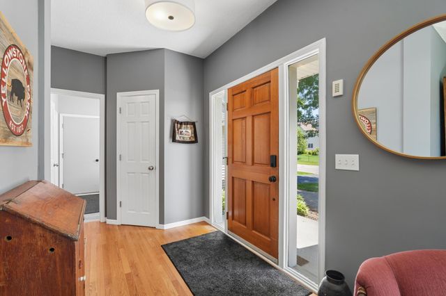 1860 Spinaker Drive, Woodbury, MN 55125
