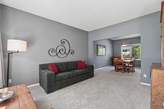 1860 Spinaker Drive, Woodbury, MN 55125