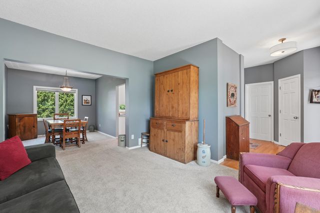 1860 Spinaker Drive, Woodbury, MN 55125