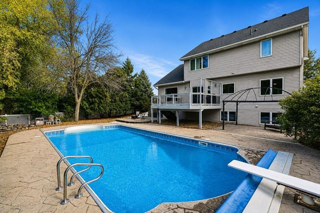 1860 Spinaker Drive, Woodbury, MN 55125