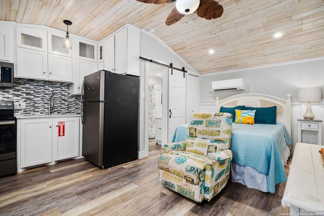 100 Brown, Port Aransas, TX 78373
