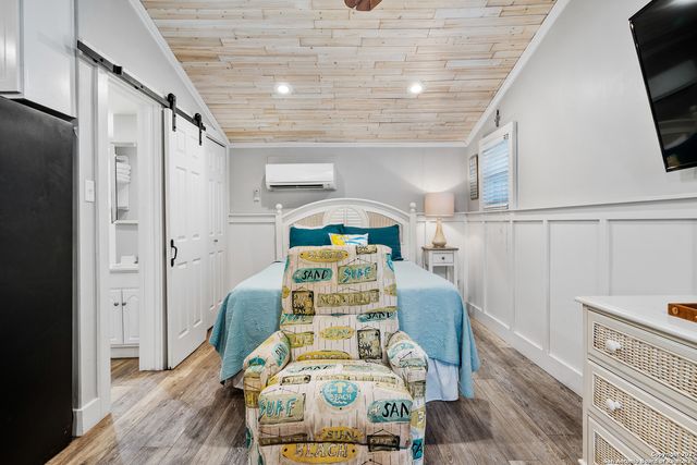 100 Brown, Port Aransas, TX 78373