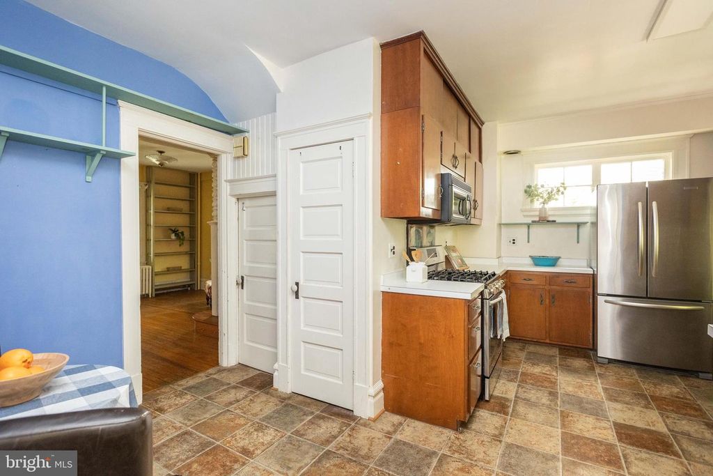 Image 16 of property listing at 201 HAWTHORNE RD, Baltimore, MD 21210