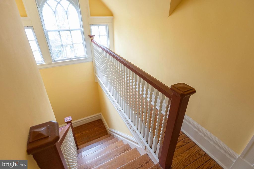 Image 19 of property listing at 201 HAWTHORNE RD, Baltimore, MD 21210