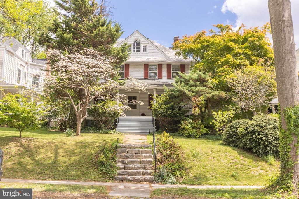 Image 2 of property listing at 201 HAWTHORNE RD, Baltimore, MD 21210