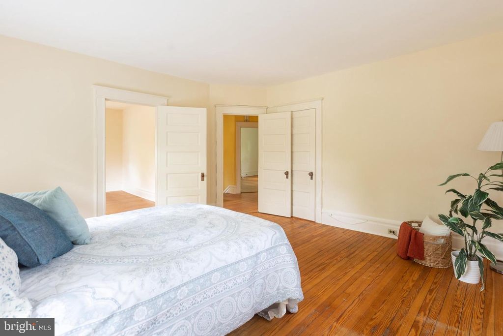 Image 21 of property listing at 201 HAWTHORNE RD, Baltimore, MD 21210