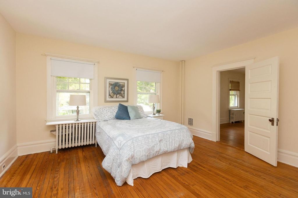 Image 22 of property listing at 201 HAWTHORNE RD, Baltimore, MD 21210