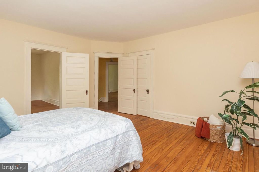 Image 23 of property listing at 201 HAWTHORNE RD, Baltimore, MD 21210