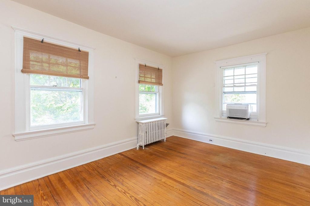 Image 25 of property listing at 201 HAWTHORNE RD, Baltimore, MD 21210