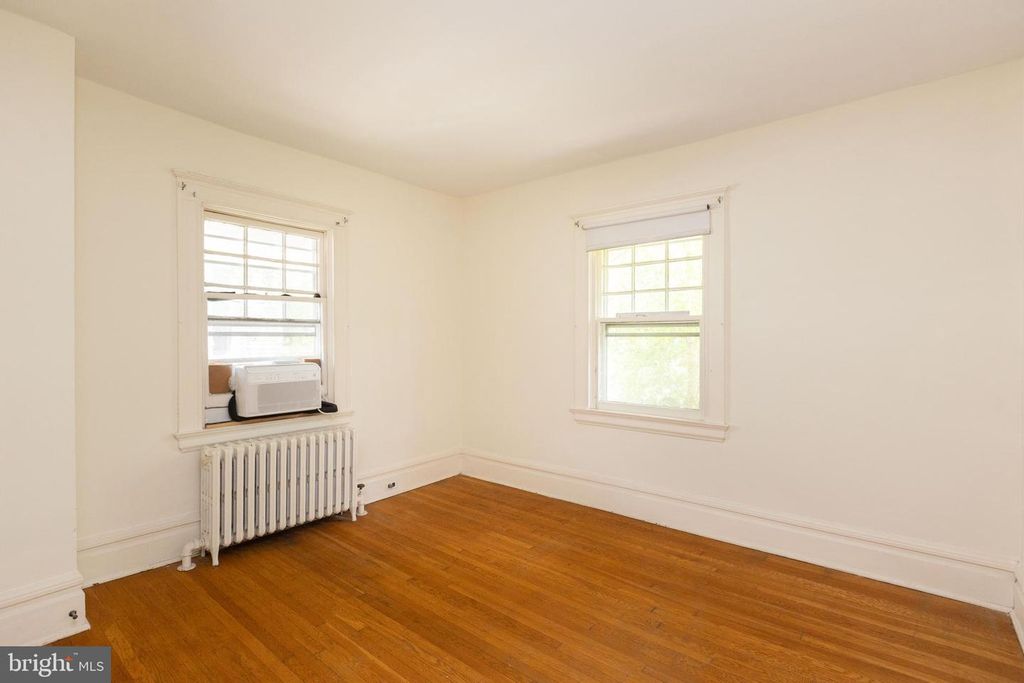 Image 27 of property listing at 201 HAWTHORNE RD, Baltimore, MD 21210