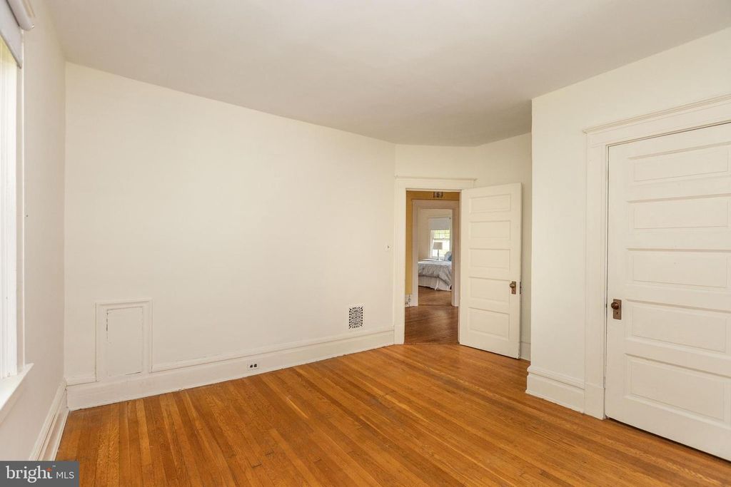 Image 28 of property listing at 201 HAWTHORNE RD, Baltimore, MD 21210