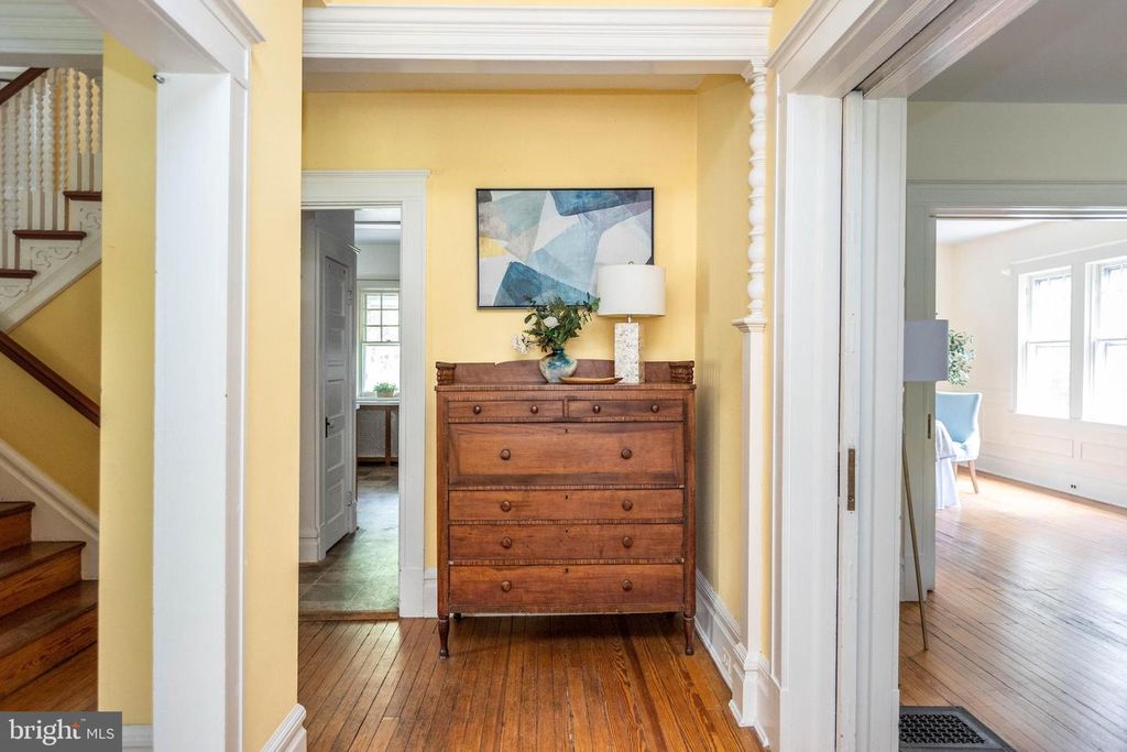 Image 3 of property listing at 201 HAWTHORNE RD, Baltimore, MD 21210