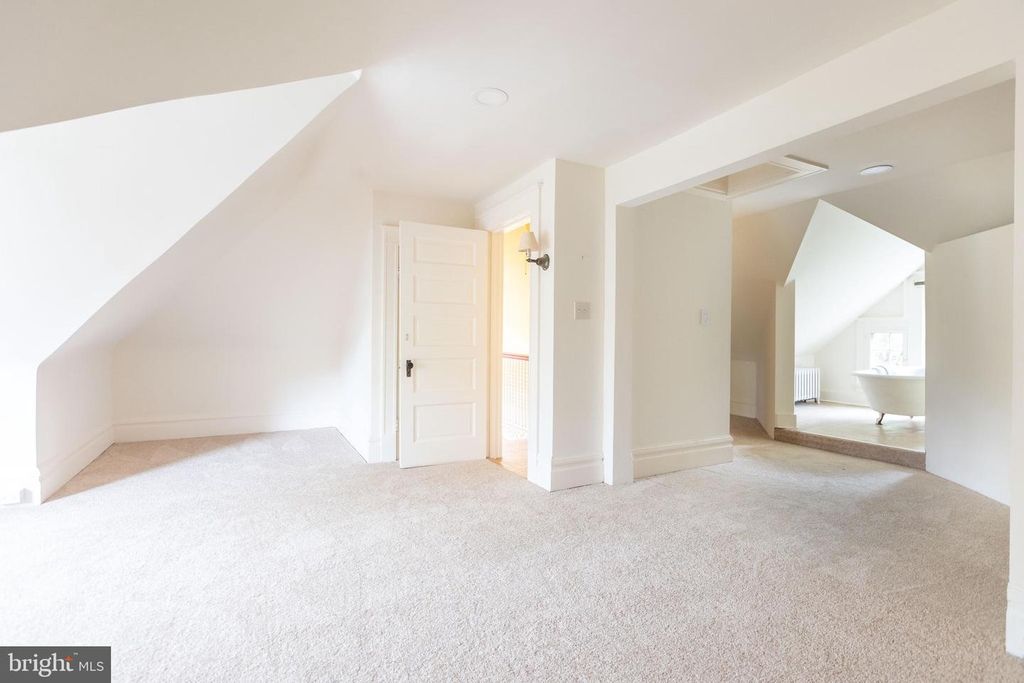 Image 32 of property listing at 201 HAWTHORNE RD, Baltimore, MD 21210