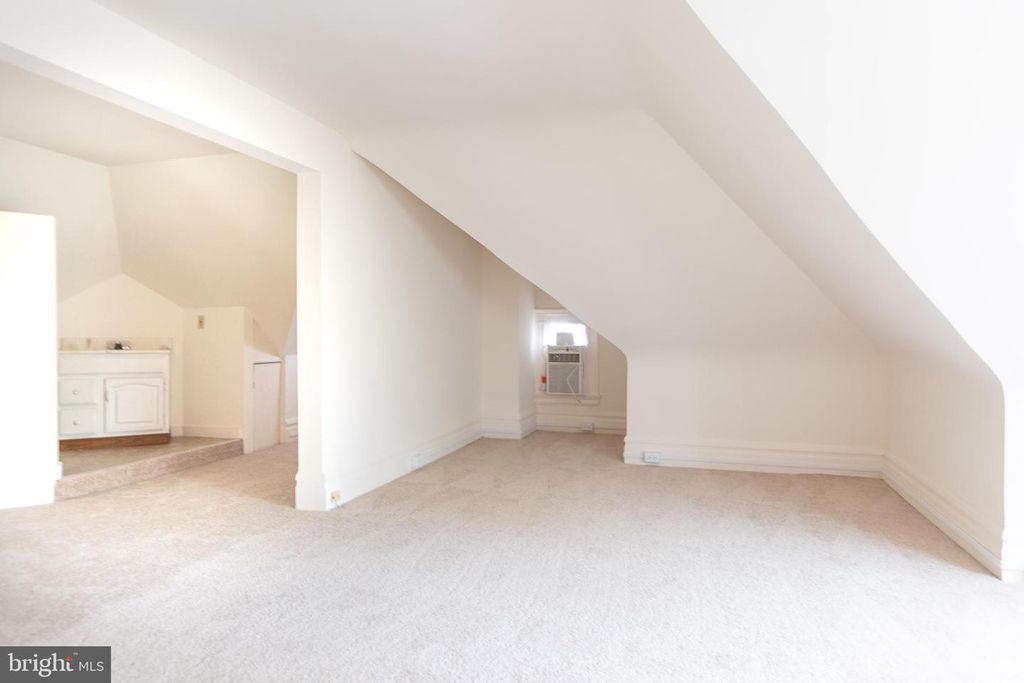 Image 33 of property listing at 201 HAWTHORNE RD, Baltimore, MD 21210