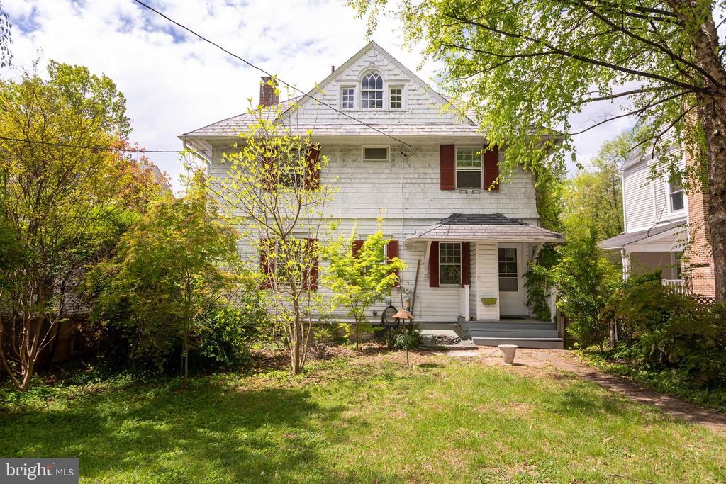 Image 37 of property listing at 201 HAWTHORNE RD, Baltimore, MD 21210