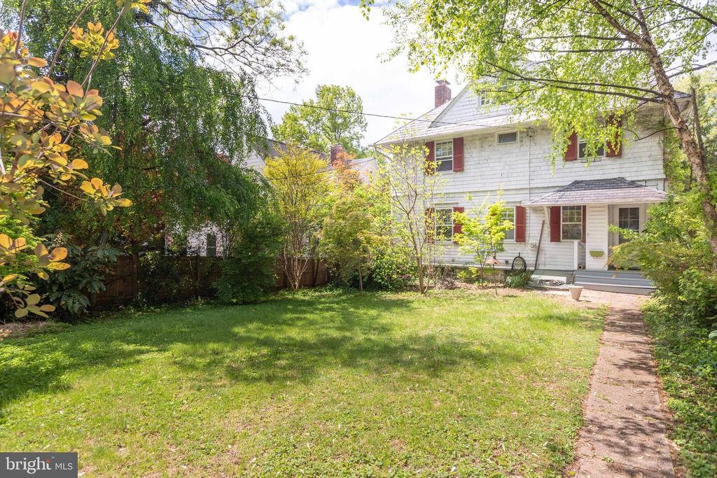 Image 38 of property listing at 201 HAWTHORNE RD, Baltimore, MD 21210