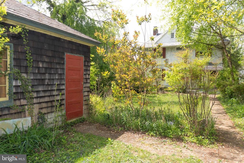 Image 41 of property listing at 201 HAWTHORNE RD, Baltimore, MD 21210