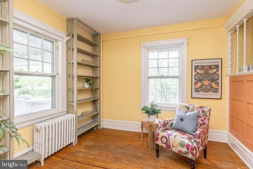 Image 8 of property listing at 201 HAWTHORNE RD, Baltimore, MD 21210