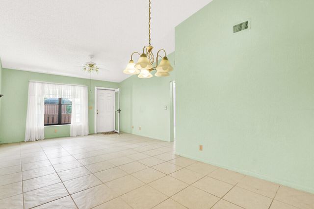 8091 SE Villa Circle, Hobe Sound, FL 33455