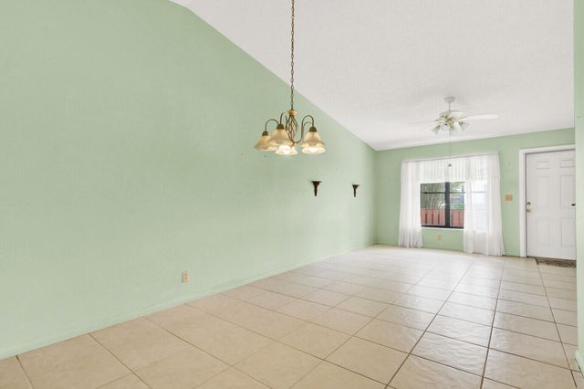 8091 SE Villa Circle, Hobe Sound, FL 33455