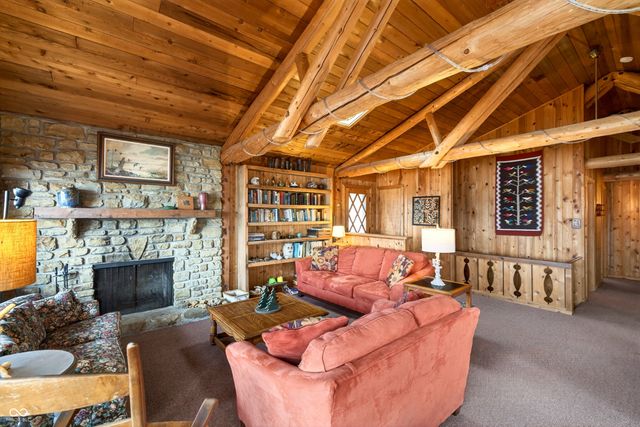 9009 Emerald Court, Nashville, IN 47448