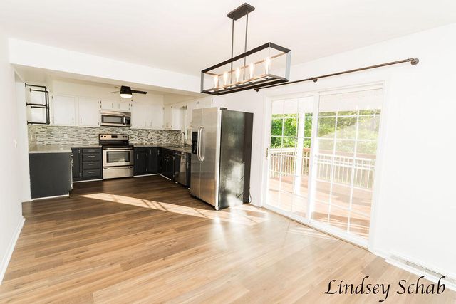 3243 Royal Oak Road, Roosevelt Park City, MI 49441