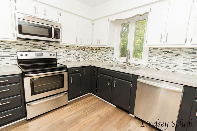 3243 Royal Oak Road, Roosevelt Park City, MI 49441