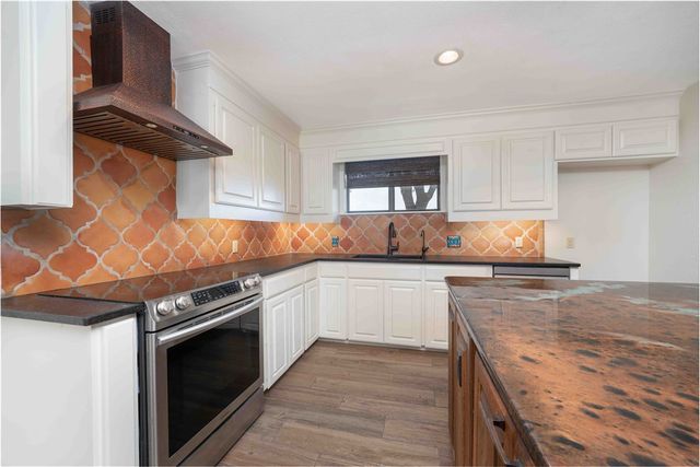 803 Thiel St, Orange Grove, TX 78372