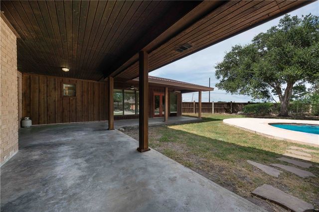 803 Thiel St, Orange Grove, TX 78372