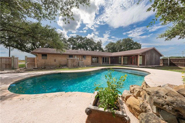 803 Thiel St, Orange Grove, TX 78372