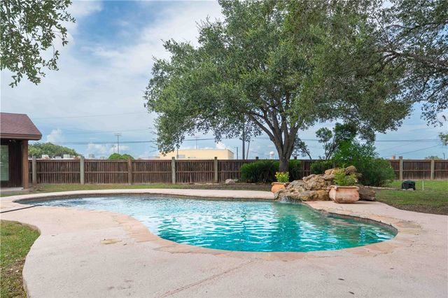 803 Thiel St, Orange Grove, TX 78372