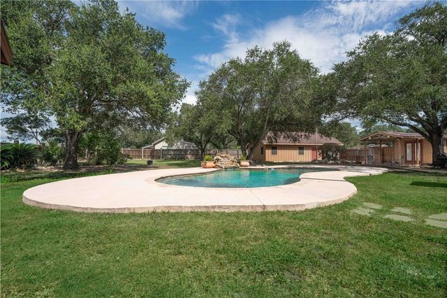 803 Thiel St, Orange Grove, TX 78372