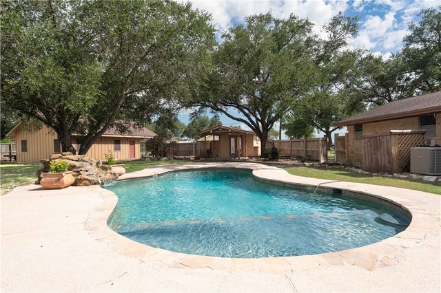 803 Thiel St, Orange Grove, TX 78372
