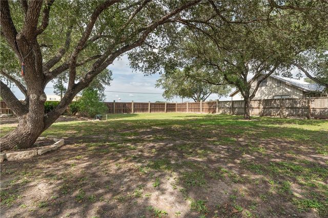 803 Thiel St, Orange Grove, TX 78372