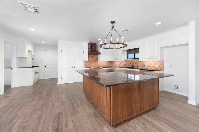 803 Thiel St, Orange Grove, TX 78372