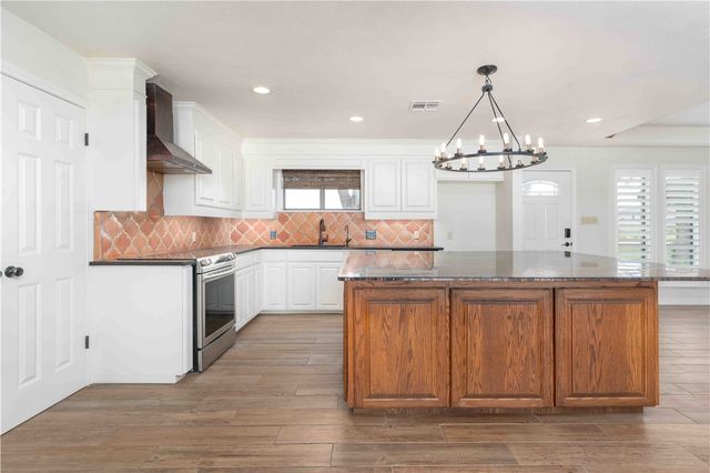 803 Thiel St, Orange Grove, TX 78372