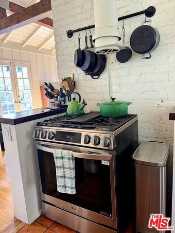 2828 Laurel Canyon Place, Los Angeles, CA 90046