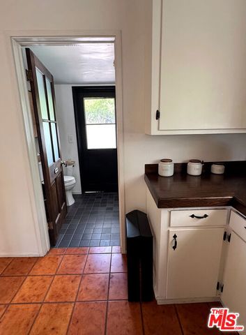 2828 Laurel Canyon Place, Los Angeles, CA 90046