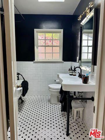 2828 Laurel Canyon Place, Los Angeles, CA 90046