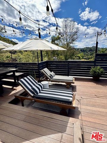 2828 Laurel Canyon Place, Los Angeles, CA 90046