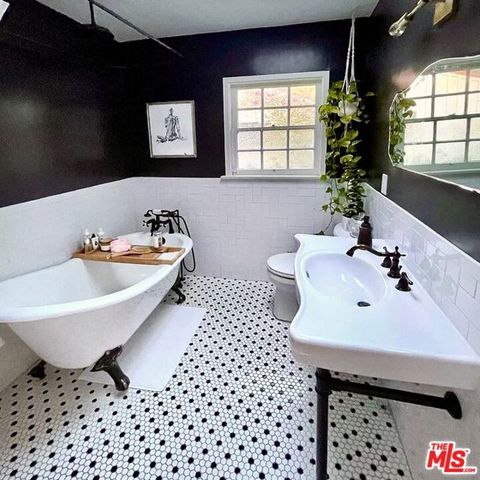 2828 Laurel Canyon Place, Los Angeles, CA 90046