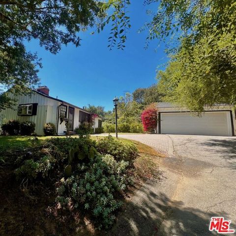 2828 Laurel Canyon Place, Los Angeles, CA 90046