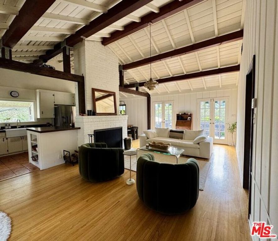 2828 Laurel Canyon Place, Los Angeles, CA 90046