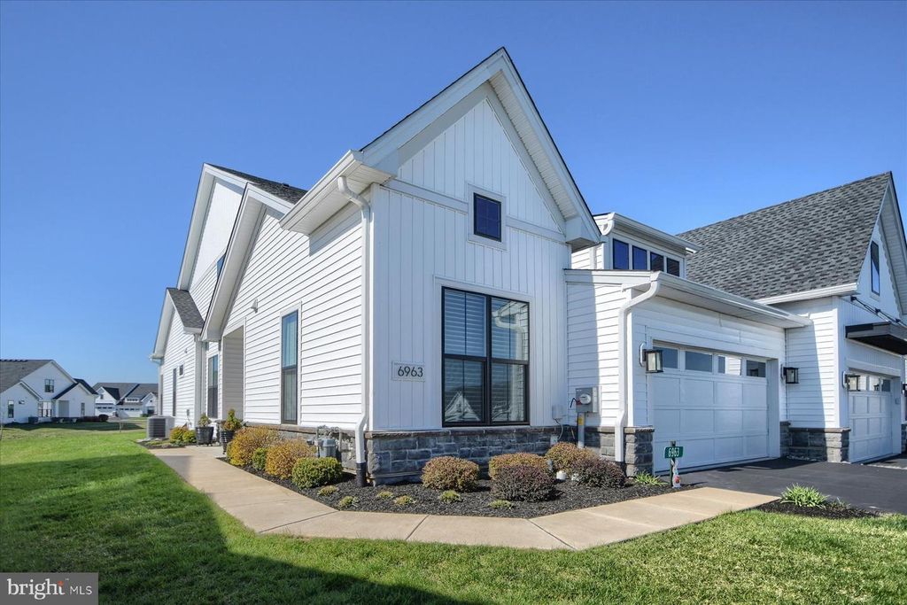 6963 MAPLE DR, Bath, PA 18014