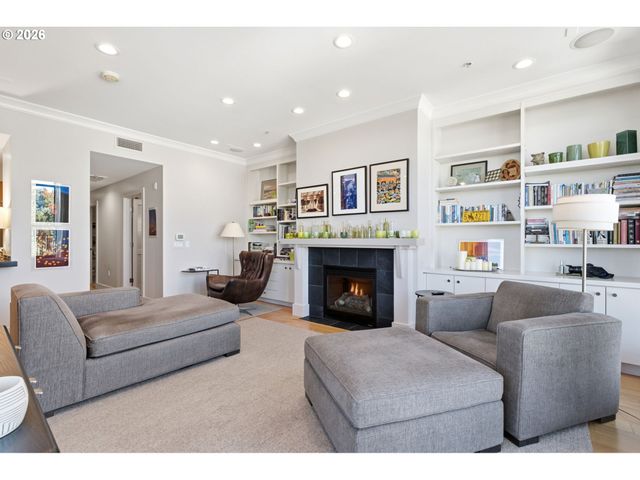 1930 Nw IRVING St 603, Portland, OR 97209