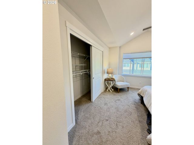 15942 Nw HOSMER Ln, Portland, OR 97229