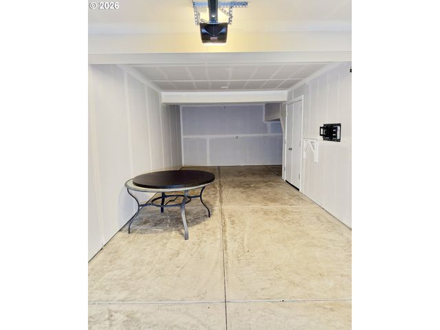 15942 Nw HOSMER Ln, Portland, OR 97229