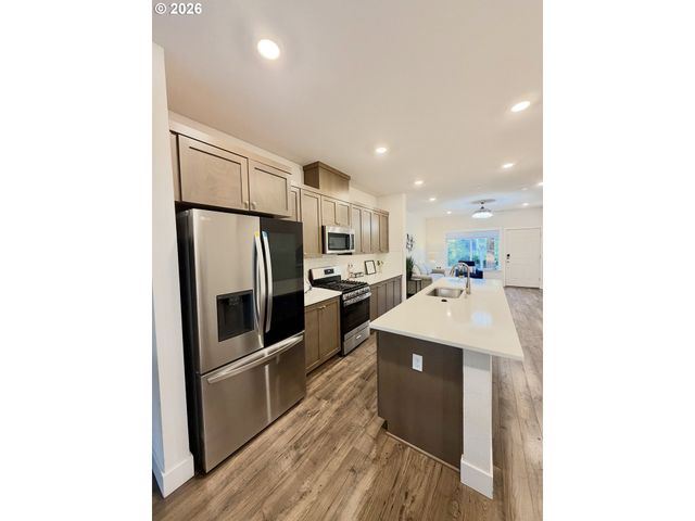 15942 Nw HOSMER Ln, Portland, OR 97229